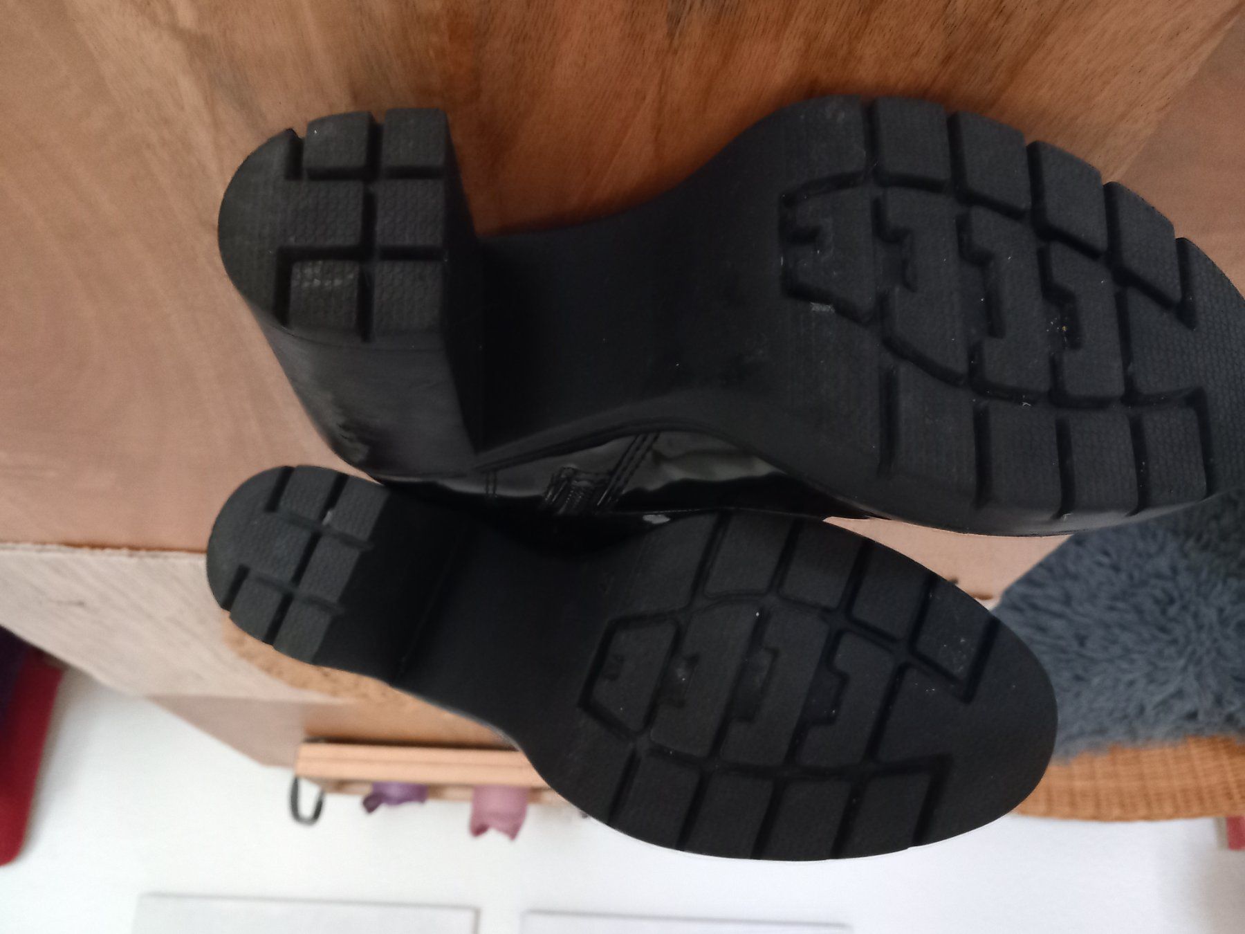 Damenschuhe: Stiefeletten, Boots, Lackleder, schwarz, Gr. 37 – Gebraucht aus Wanzwil von lonelybeachhouse 2