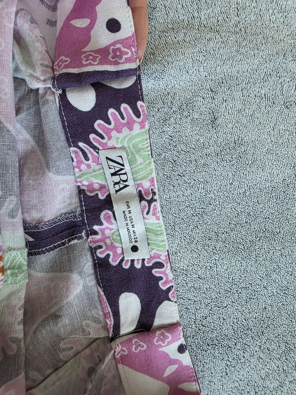 Zara Pantaloni: Zara Hose mit Muster, Grösse M – Usato da St Gallen venduto da vir_5kgt 5