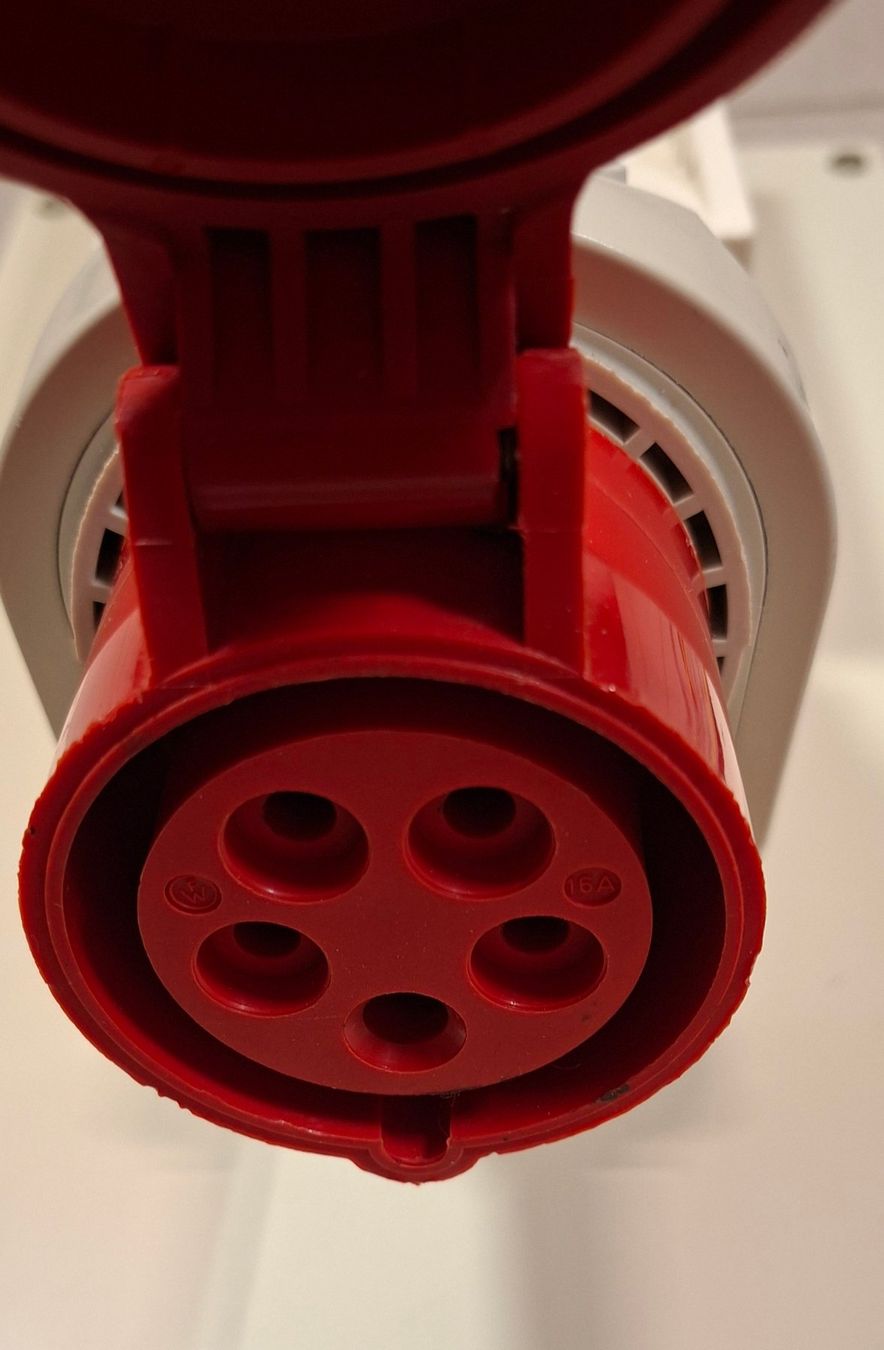 Alimentazione elettrica: Elektrounterverteilung mit CEE Steckdose gebraucht – Usato da Hinwil venduto da Rado56 5