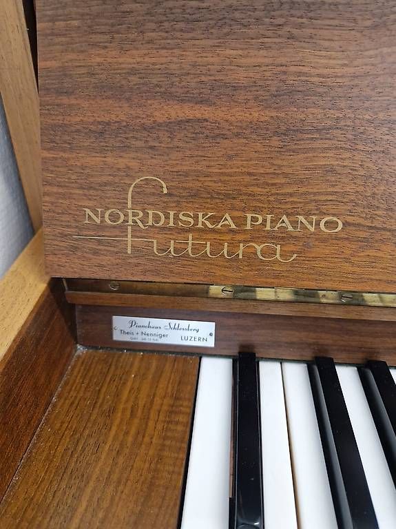 Strumenti musicali: Klavier  – Usato da Schlieren venduto da sinjadecrom 2