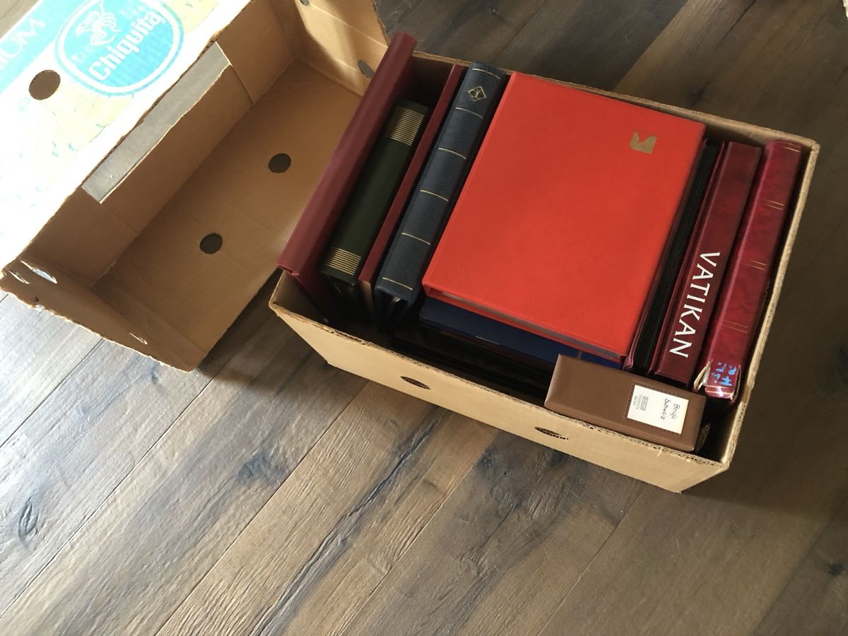 Tutti i francobolli: Bananenbox mit 15 Alben – Usato da Lufingen venduto da Rac0 2