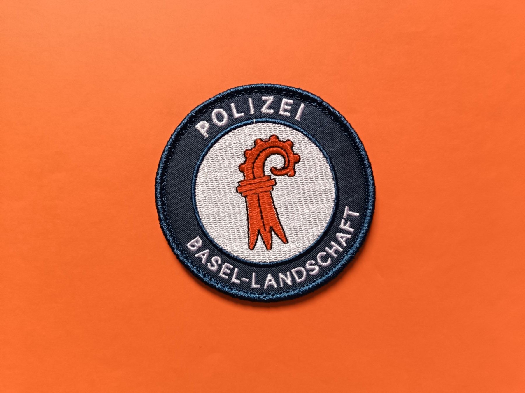 Placchette & Badge: Badge Klettaufnäher Patch Polizei Basel Landschaft – Nuovo (secondo la descrizione) da Vogelsang AG venduto da miinlade