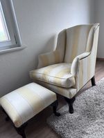 Gemütlicher Sessel mit Hocker