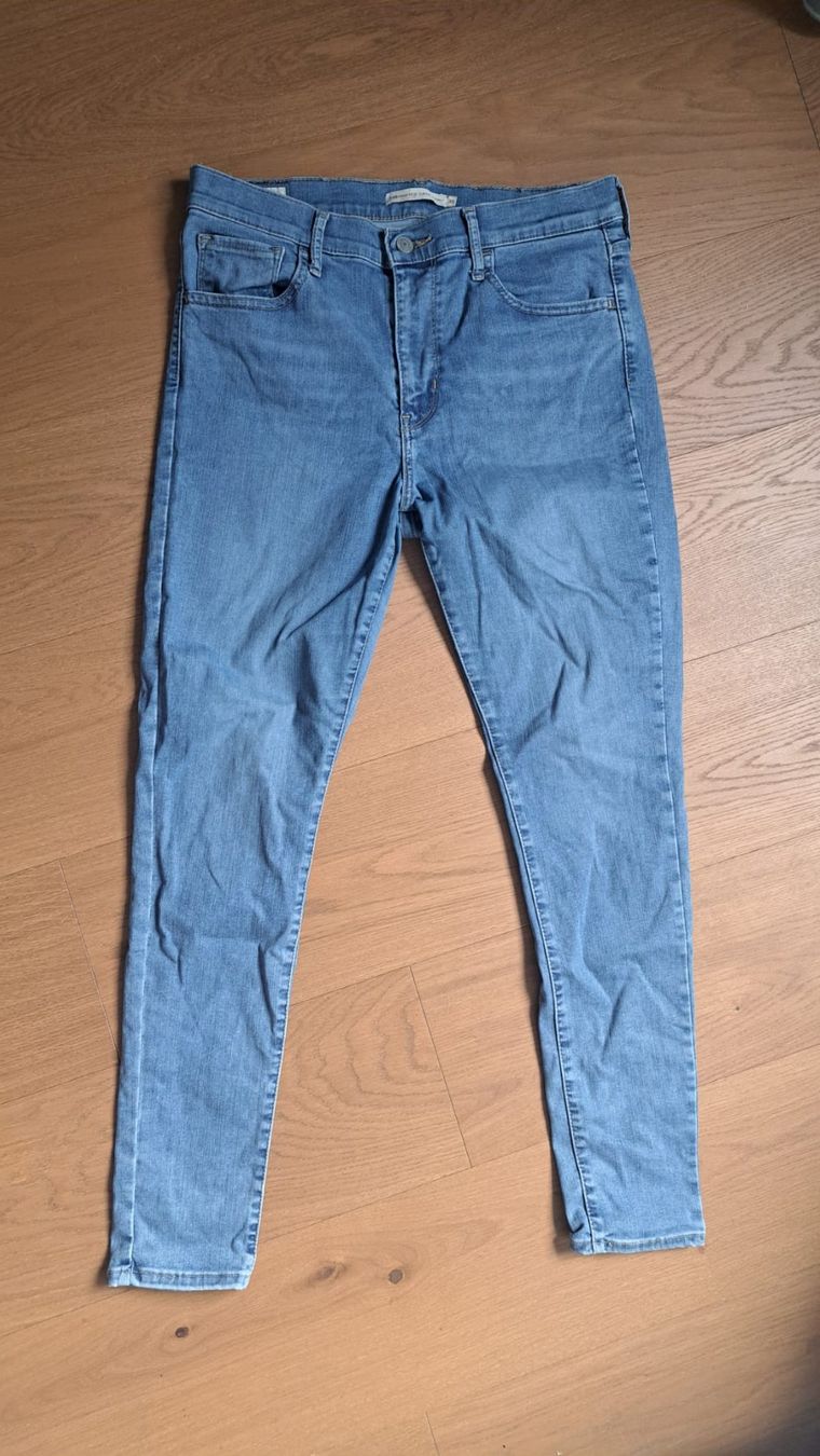 Levi's Jeans: Levi's Jeans Damen hellblau Grösse 30 – Gebraucht aus Rheinau von Jackandjones01