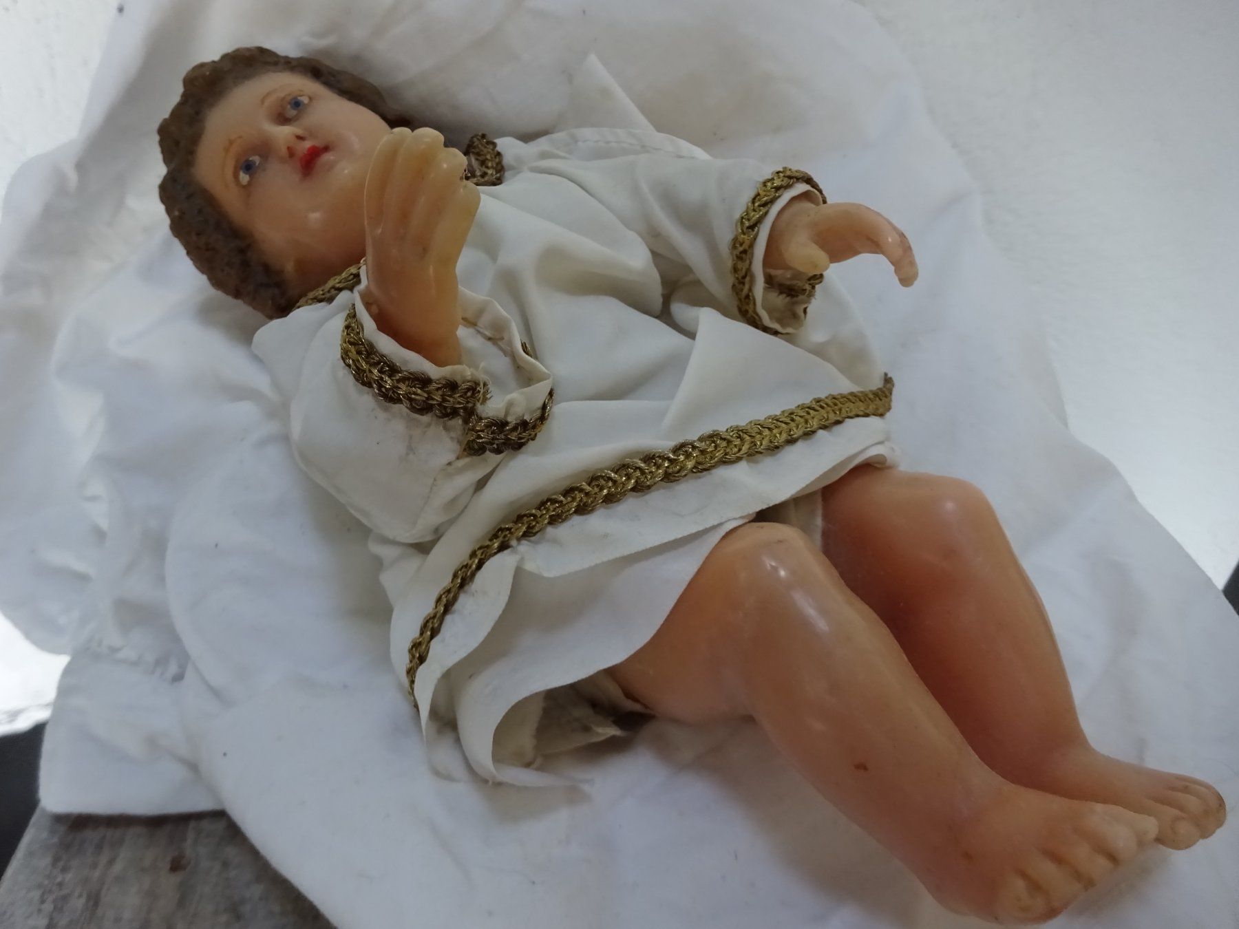 Statuette: Jesuskind Krippe Wachs / Einsiedeln – Usato da Oetwil am See venduto da Senegal