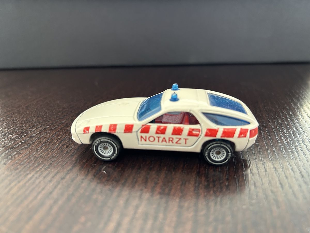 Porsche Modellini d'auto: Porsche 928 Notarzt – Usato da Islisberg venduto da Nawi2000 1