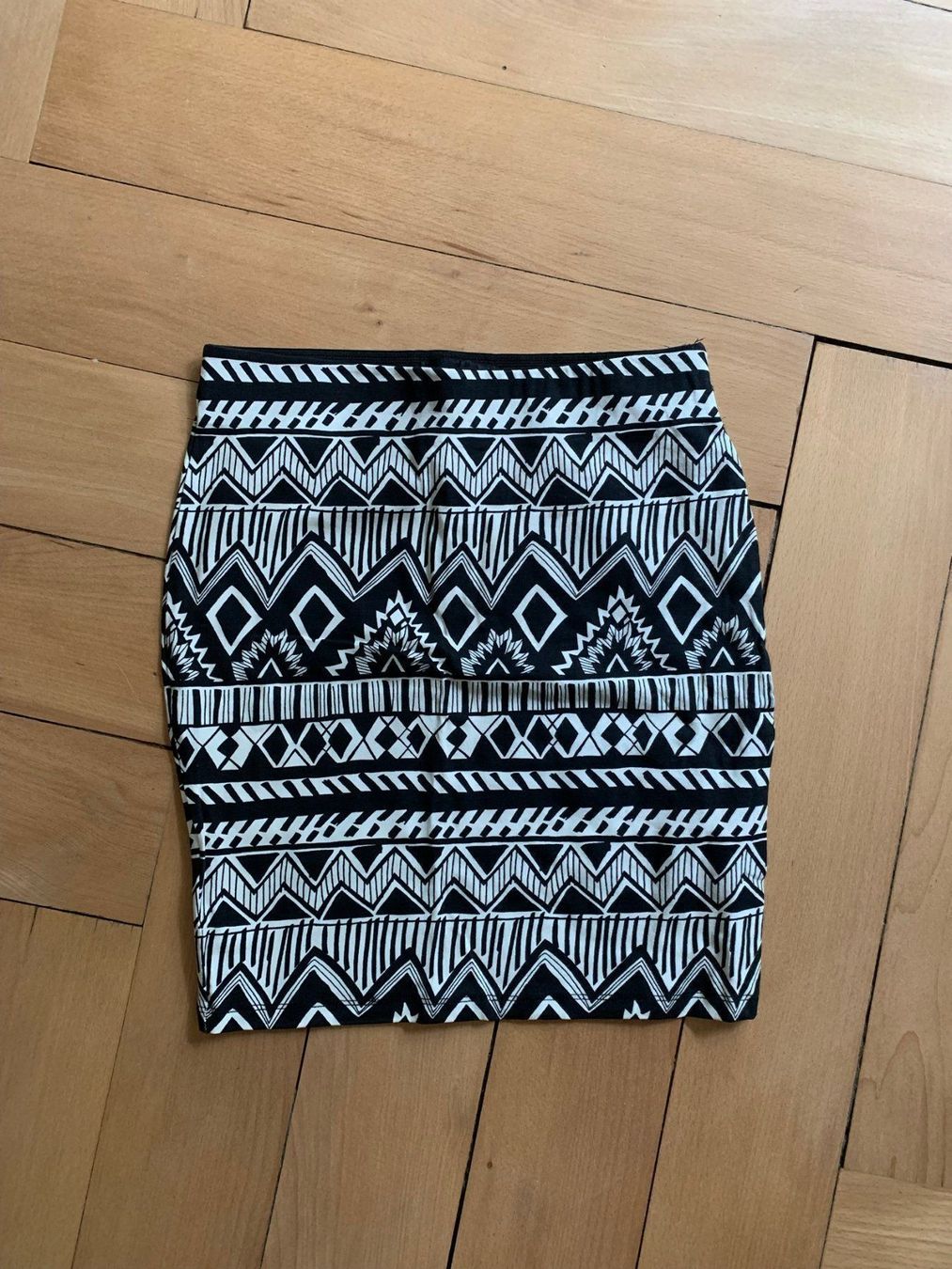 Tally Weijl Jupes: Mini Rock schwarz-weiss gemustert - 34 – D'occasion à Zürich par Diazaio