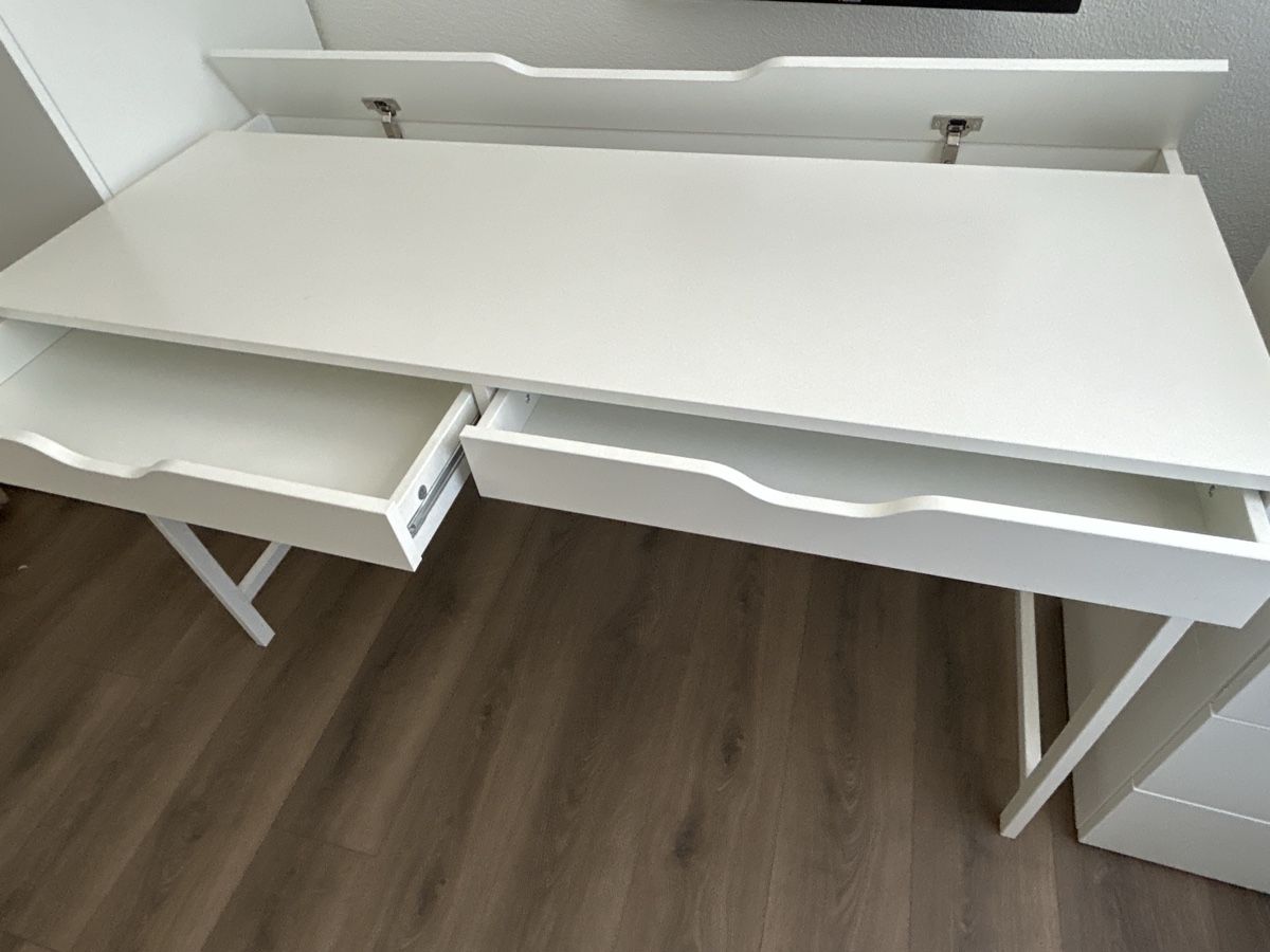 Ikea Scrivanie: Pult mit zwei Schubladen – Usato da Galgenen venduto da Red27 2