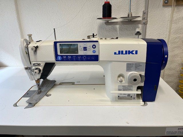 Juki Macchine da cucire: Juki Industrienähmaschine DDL- 8000A – Usato da Zürich venduto da moebelzuerich