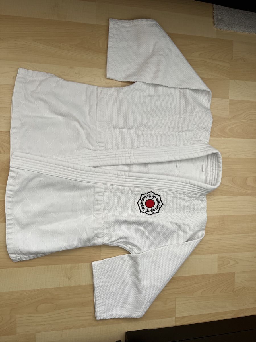 Kimonos: Judo Gi Set - Perfect for Spring Training, Size Small – Gebraucht aus Emmenbrücke von vic_nx9v 1