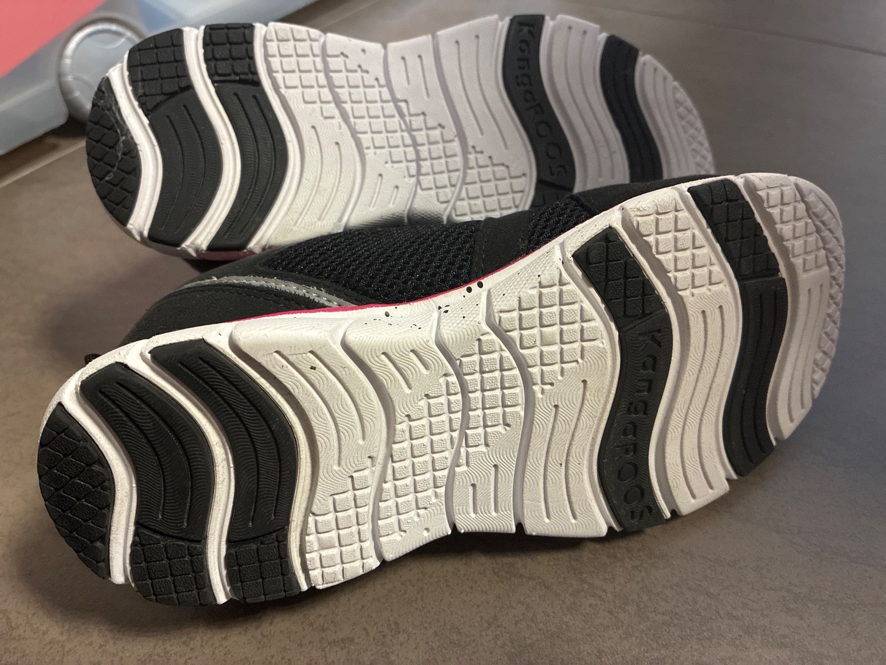 Schuhe für Jungen: Turnschuhe Grösse 32 – Gebraucht aus Guntershausen von Gloominati 3