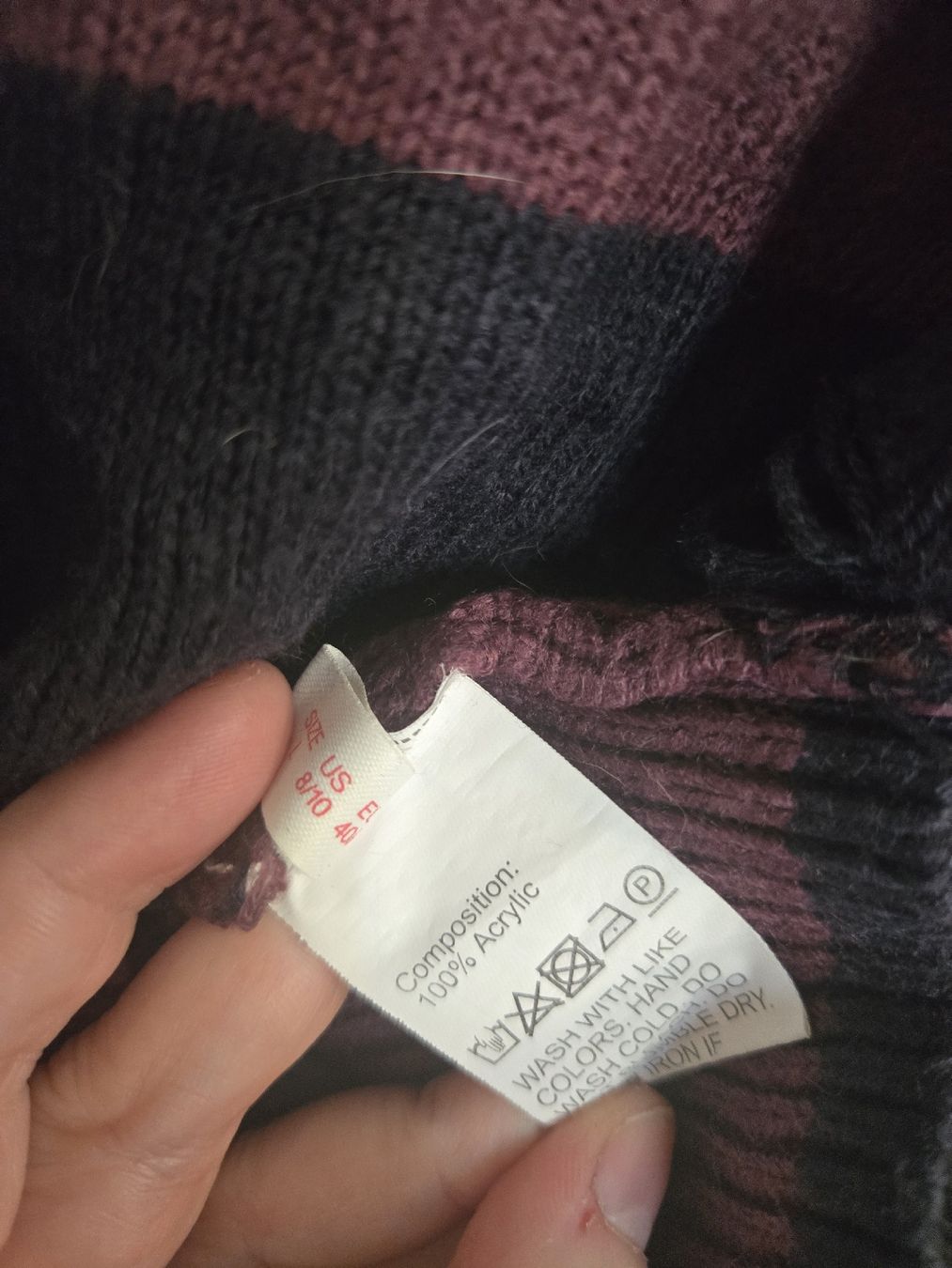 Maglioni & Felpe: Cooler Gestreifter Gothic-Pullover mit Löchern, 40/42 – Usato da Dübendorf venduto da Timulka 3