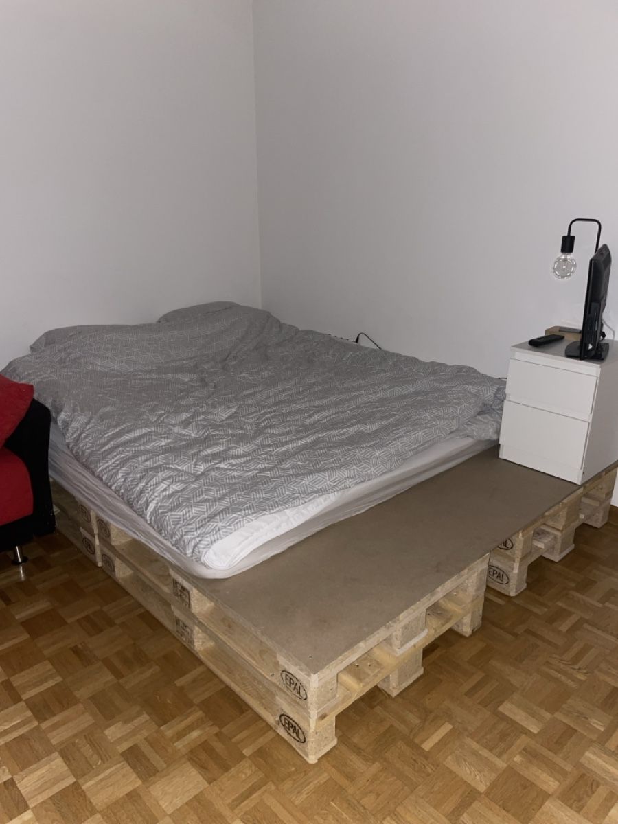 Letti: Lit double en palette avec matelas  – Usato da La Tour-de-Peilz venduto da Doriane.sch