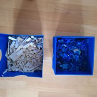 LEGO Steine Weiss und Blau mit Lego Box