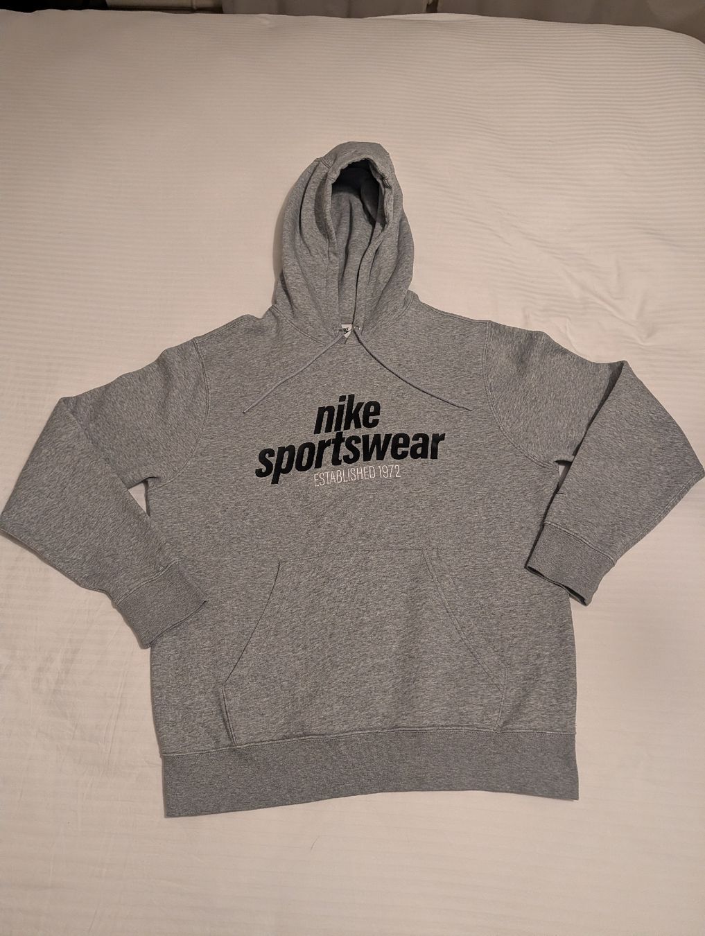 Nike Maglioni & Felpe: Nike Hoodie (Size M) – Usato da Zürich venduto da CG_8