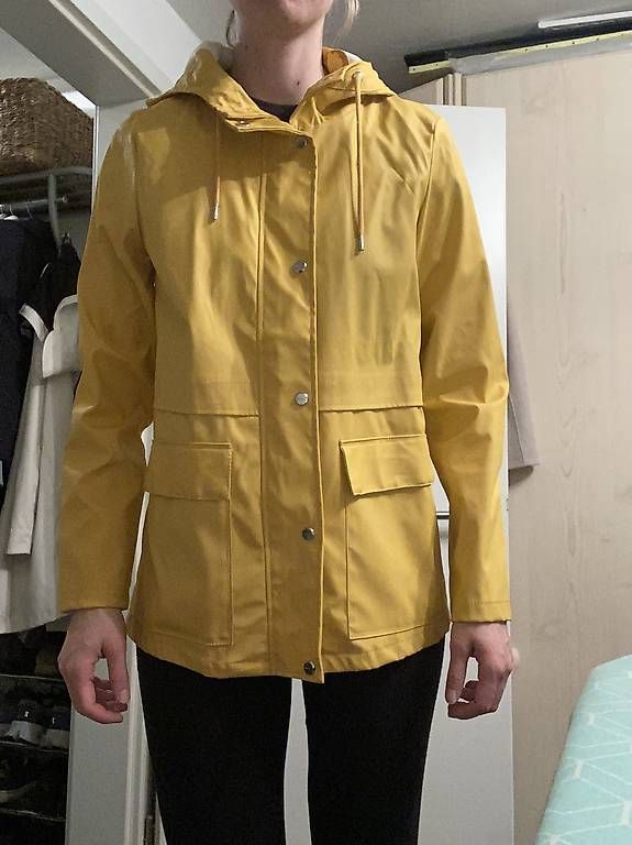 Vestes: Gelbe Regenjacke Only S – D'occasion à ballwil par finduss99