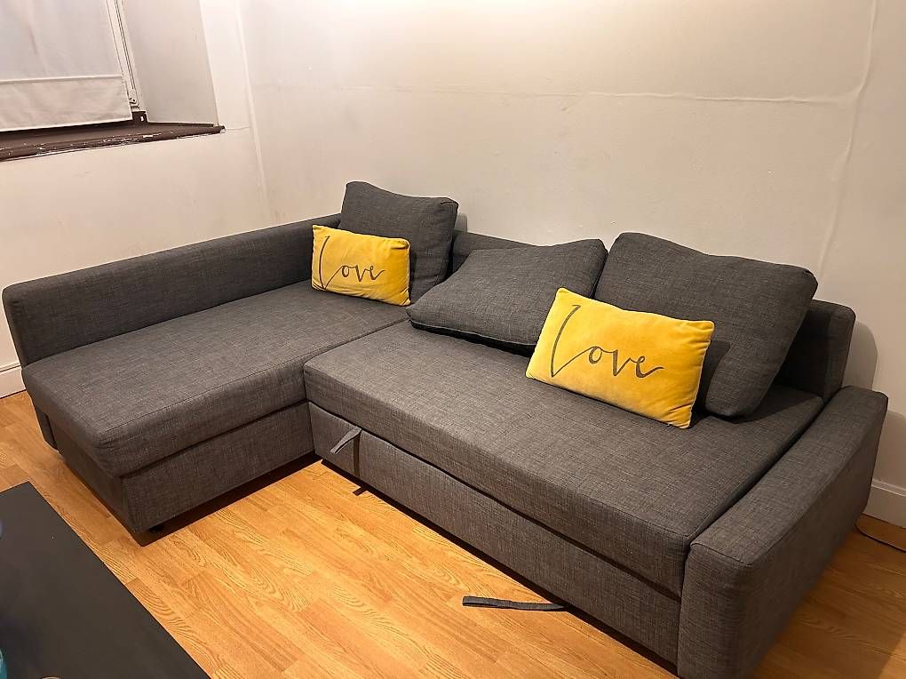 Sofas: Canapé lit + table – D'occasion à Estavayer-le-Lac par ste_dx87
