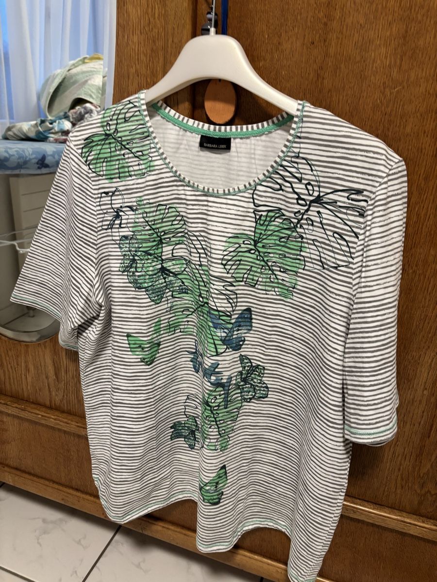 T-shirt: Maglietta  – Nuovo (secondo la descrizione) da Schwyz venduto da Francesca54