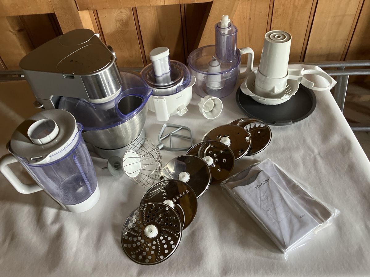 Kenwood Elettrodomestici da cucina:  Kenwood Küchenmaschine Set – Usato da Melchnau venduto da Markus885