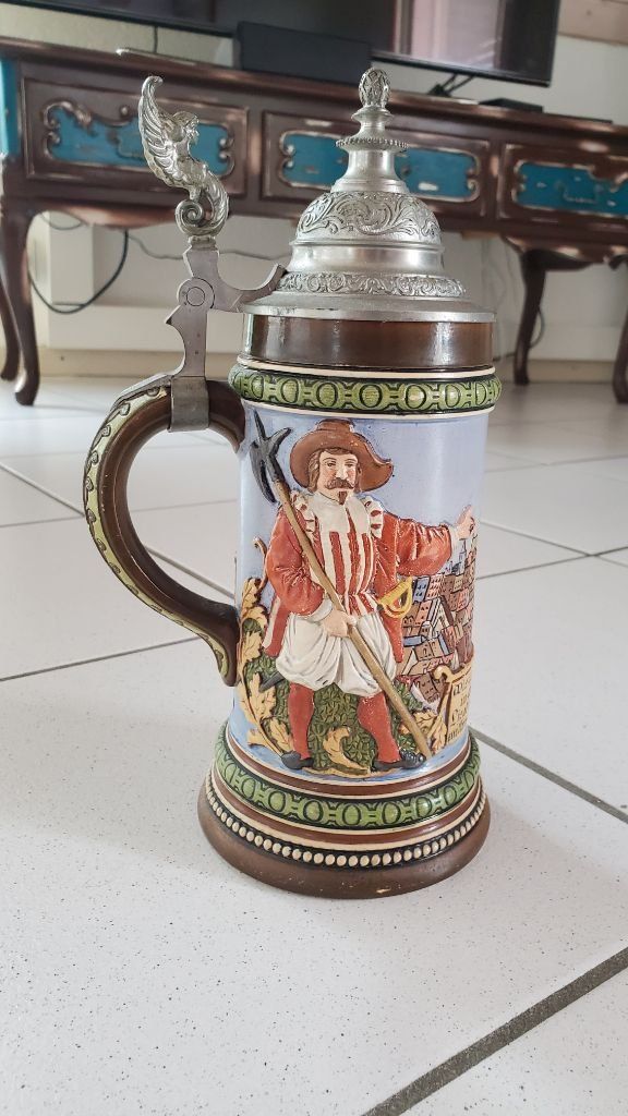 Tutte le decorazioni: Alter Bierkrug/Bierhumpe mit Deckel – Usato da Courtaman venduto da Silb