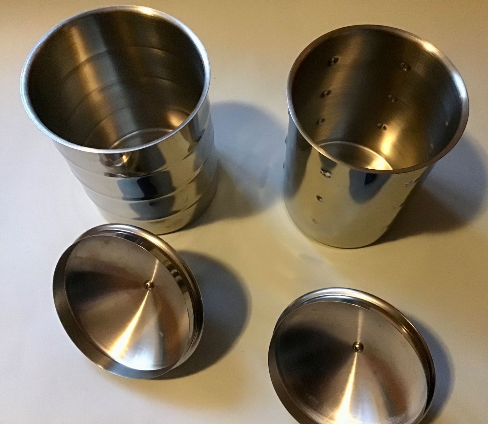 Spardosen: Zwei metallene Vorratsdosen – Gebraucht aus Bubendorf von Alpenheidi 1