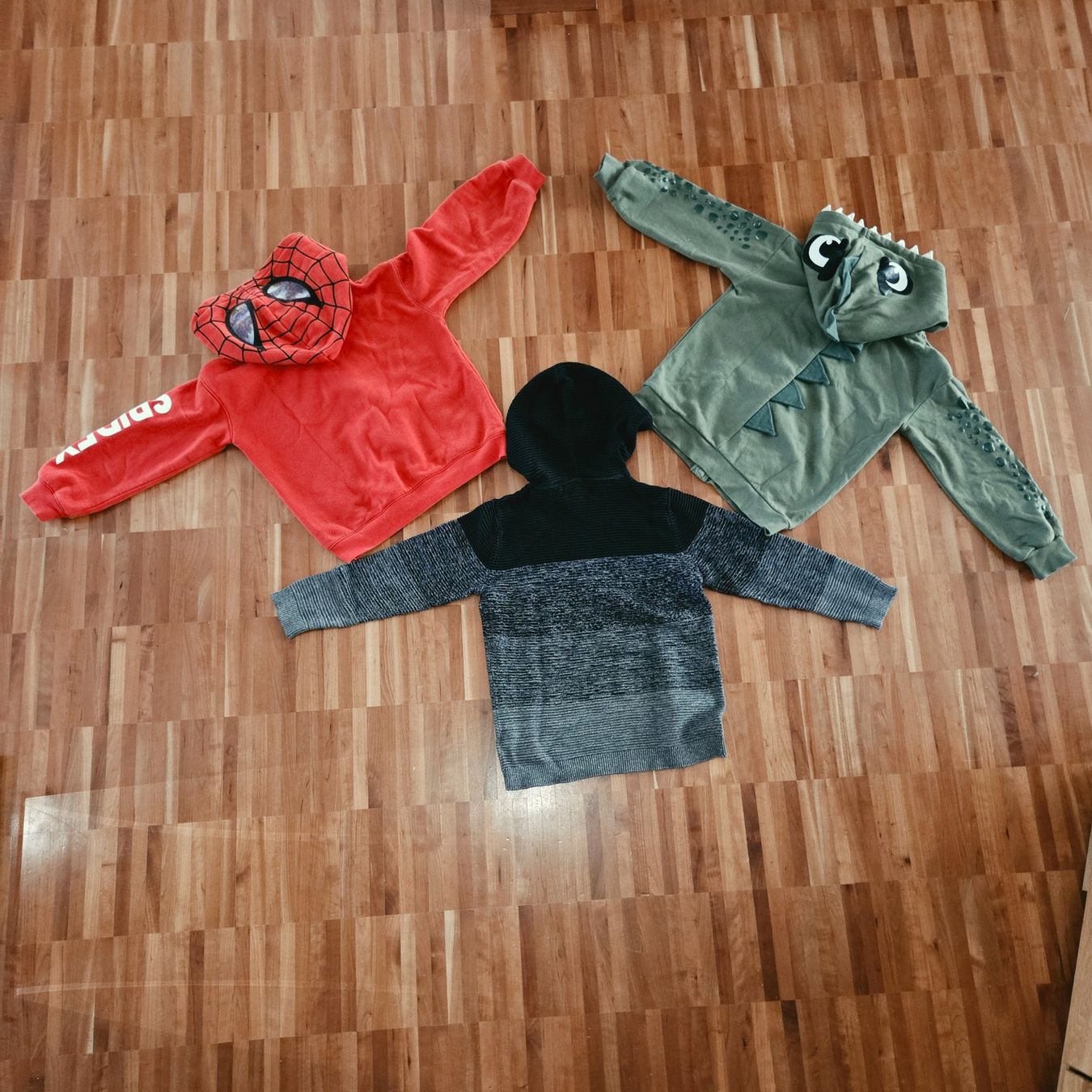 H&M Pullover & Sweatshirts: Kapuzenpullover Grösse 122/128 – Gebraucht aus Eglisau von tbenard 1