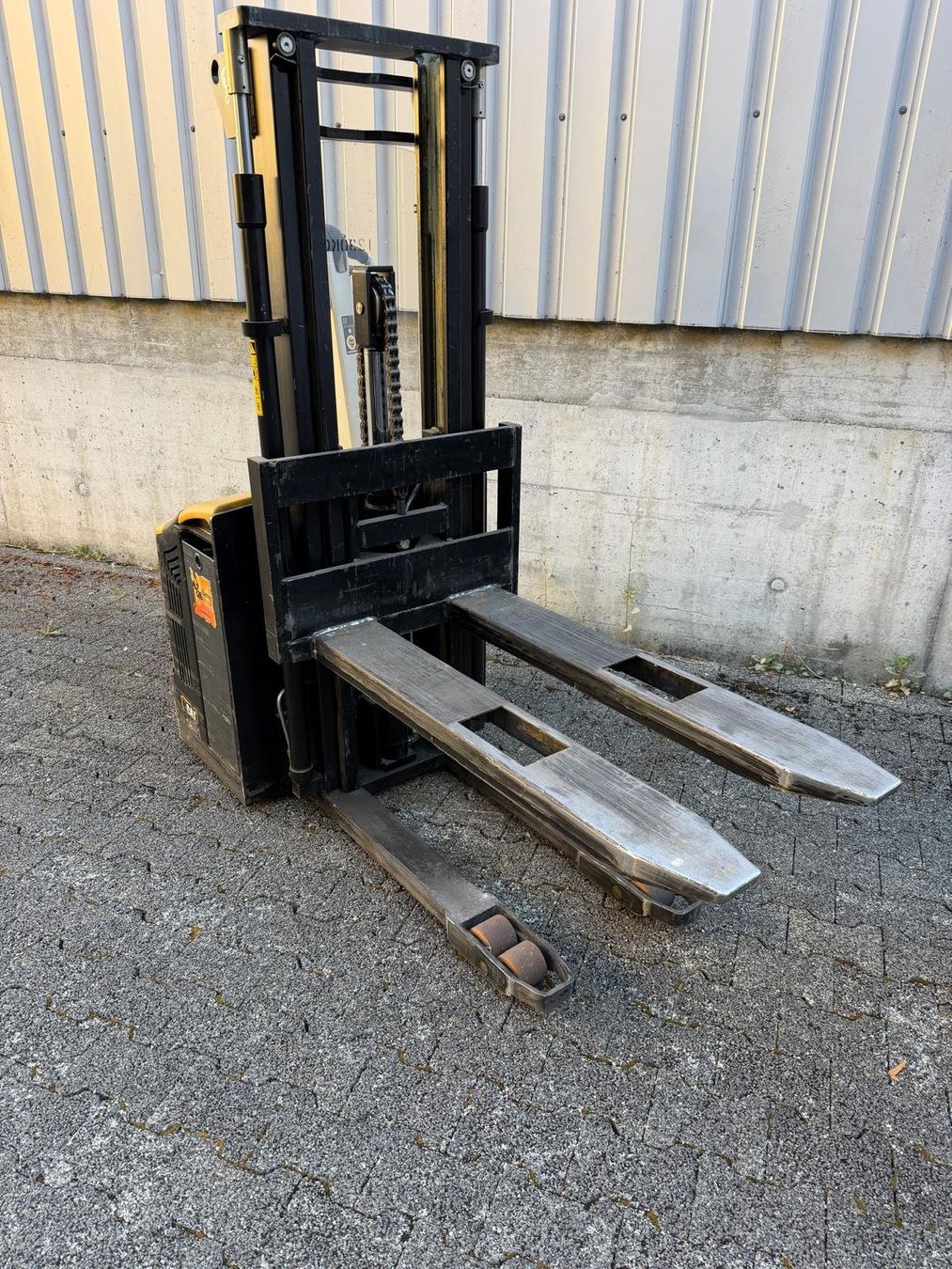 Carrelli elevatori e a forche: Deichselstapler CAT – Usato da Dintikon venduto da SIRADO 1