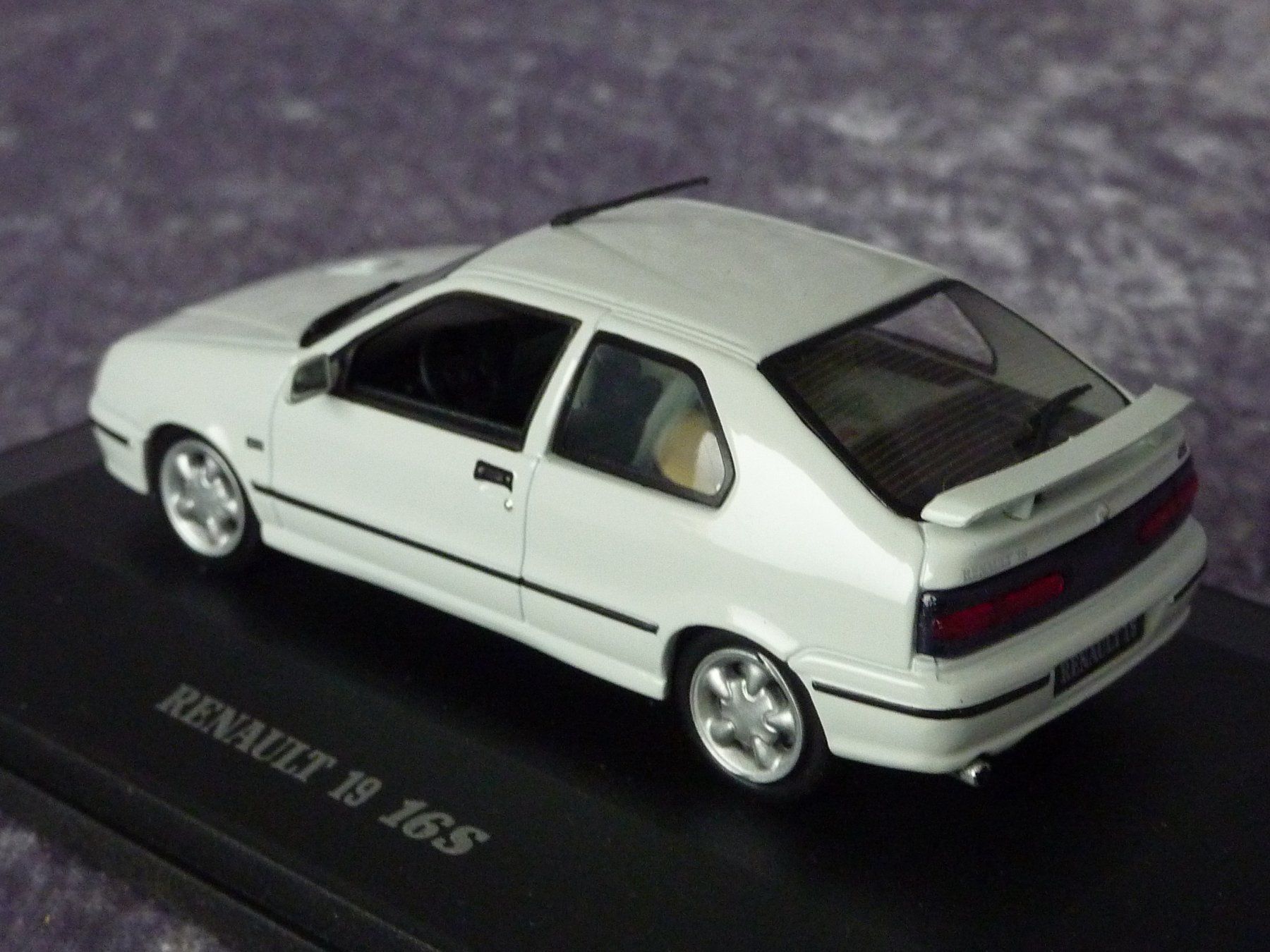 Renault Modellautos: Renault 19 16S  1:43 – Neu und originalverpackt aus Dürrenäsch von  3