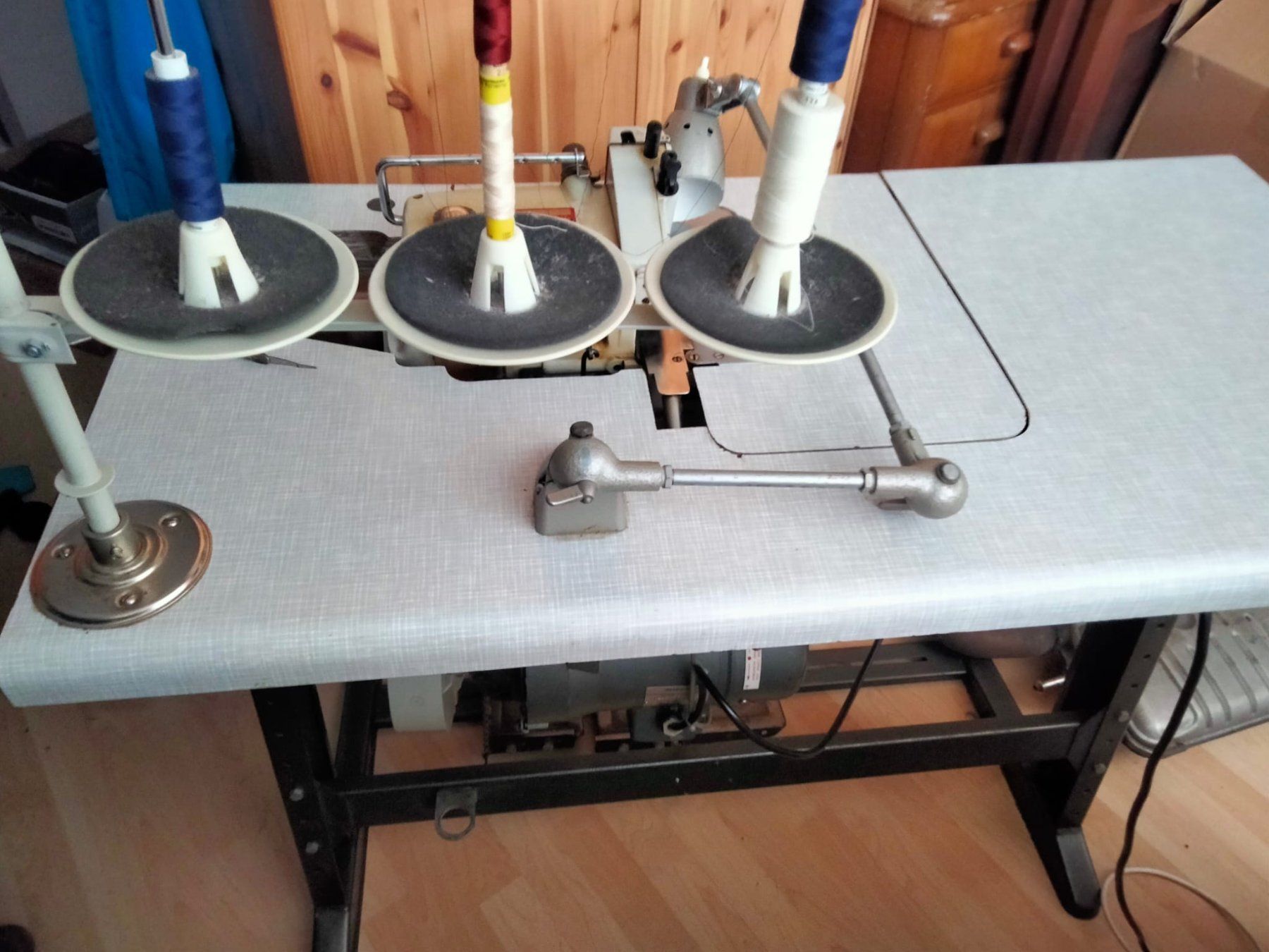 Brother Macchine da cucire: Brother Industrie Overlock Nähmaschine – Usato da Oberurnen venduto da simgug 4
