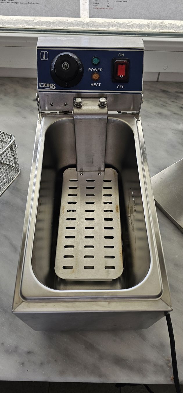 Weber Elettrodomestici da cucina: Fritteuse Weber 3,5 Liter – Usato da Oensingen venduto da Nusadua 1