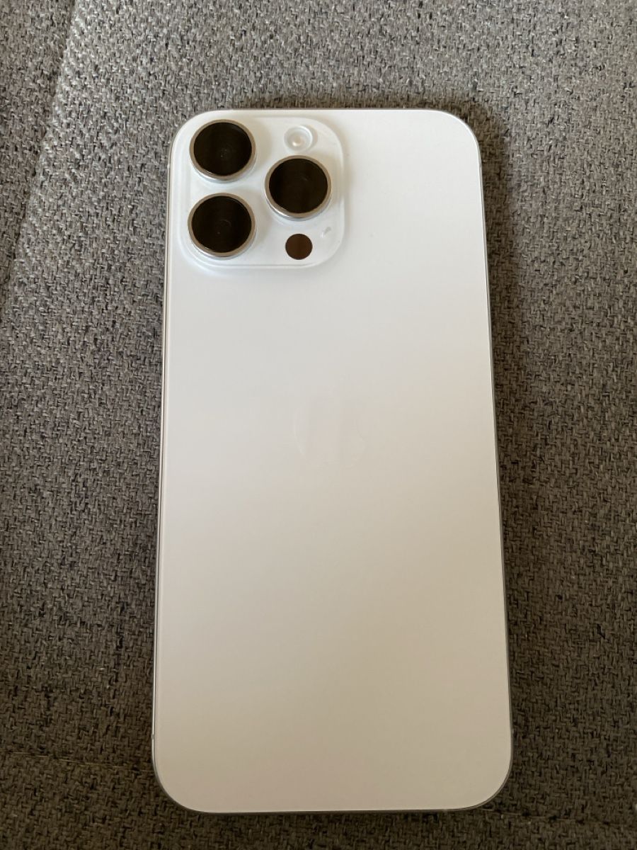 Apple Telefoni cellulari / Smartphones: iPhone 16Pro Max Weiss Titanium 256GB, 100% Batterie – Nuovo (secondo la descrizione) da Altendorf venduto da Daria22.1 1