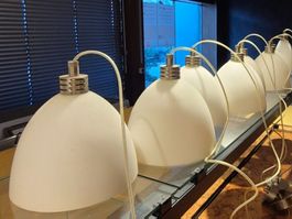 Set von 12 Pendelleuchten weiss Glas, guter Zustand