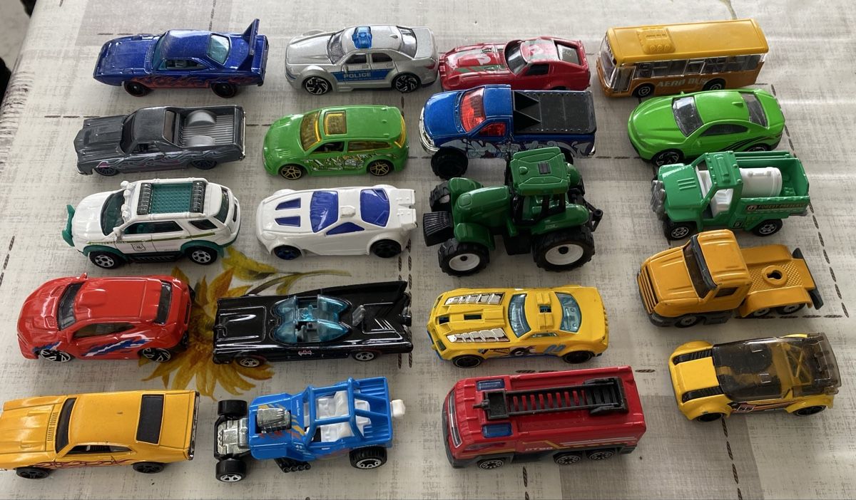 Hot Wheels Jouets: Konvolut Spielzeugautos gebraucht  – D'occasion à Allschwil par Deal_Tiger99 1