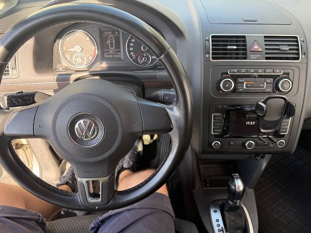 Automobili: VW Touran 1.6 TDI DSG – Usato da Luzern venduto da red_bull2 7