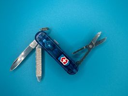Victorinox Signature Lite mit roter Lampe & Polynet Werbung