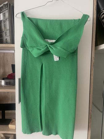 Zara Rock mit Top grün 