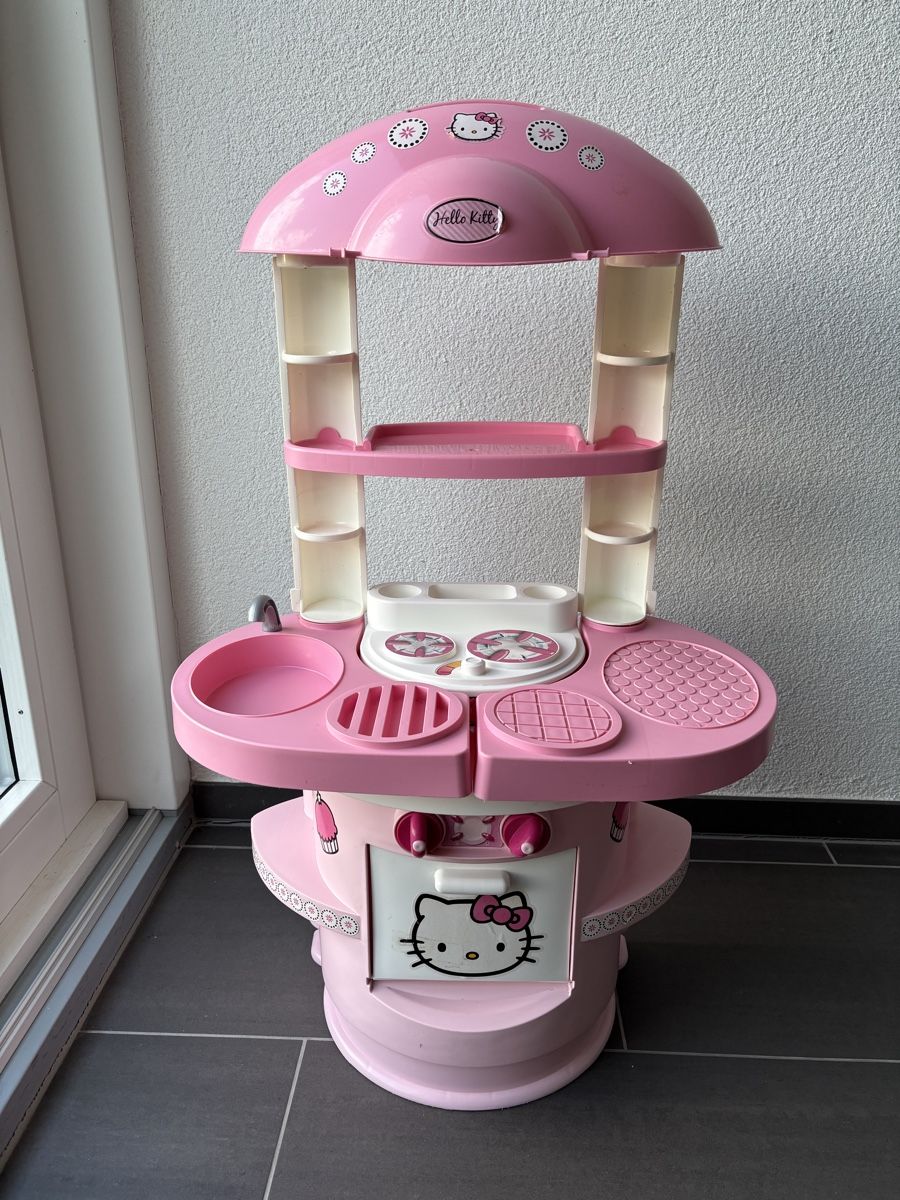 Hello Kitty Spielzeuge: Cuisine Hello Kitty + Accessoires – Gebraucht aus Reconvilier von Audrey_11
