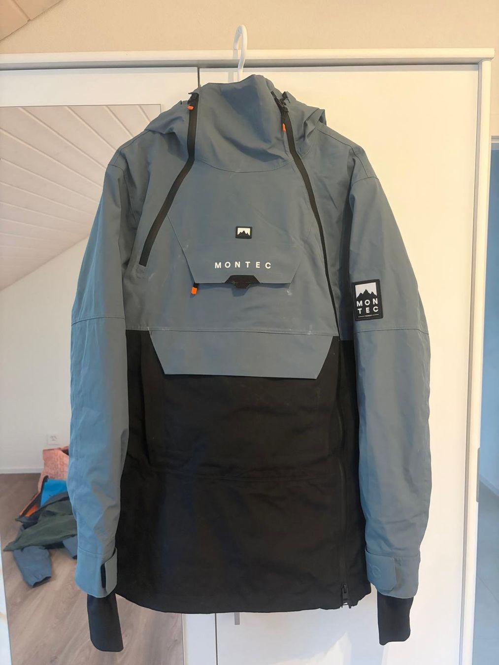 Montec Giacche: Veste de ski/snowboard Montec grise – Nuovo (secondo la descrizione) da Môtiers NE venduto da ElGreco3099 1