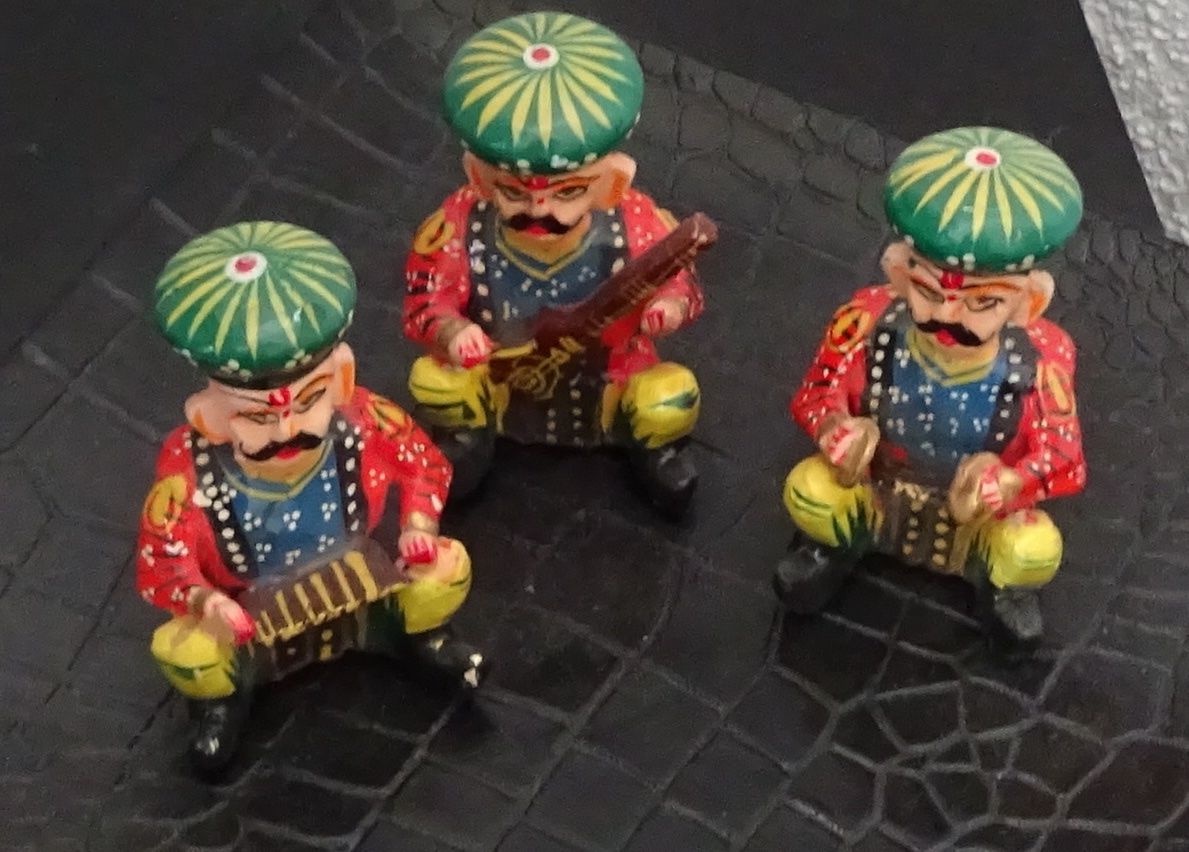 Tutte le decorazioni: Dekoration: 3 indische Musiker – Usato da Wagenhausen venduto da Kahlen 1