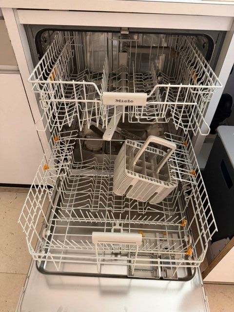 Lavastoviglie: Miele Geschirrspüler Einbaugerät 60 cm – Usato da Herrliberg venduto da tk8_22hw 2