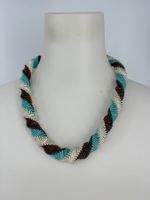 Halskette mit Glasperlen, Handmade, neuwertig, Spiraldesign