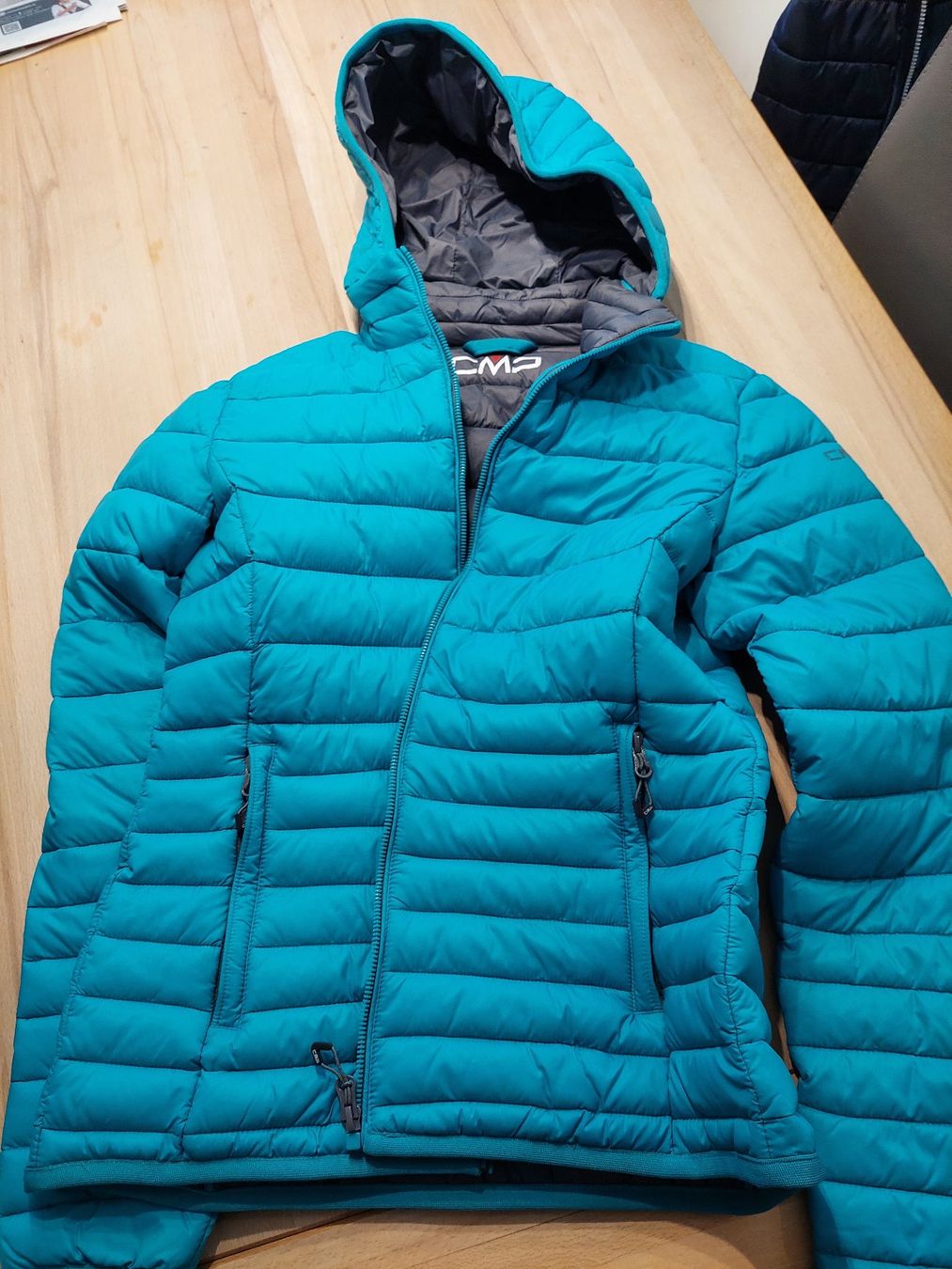 CMP Giacche: Leichte Steppjacke mit passendem Wollschal – Usato da Thusis venduto da giacia