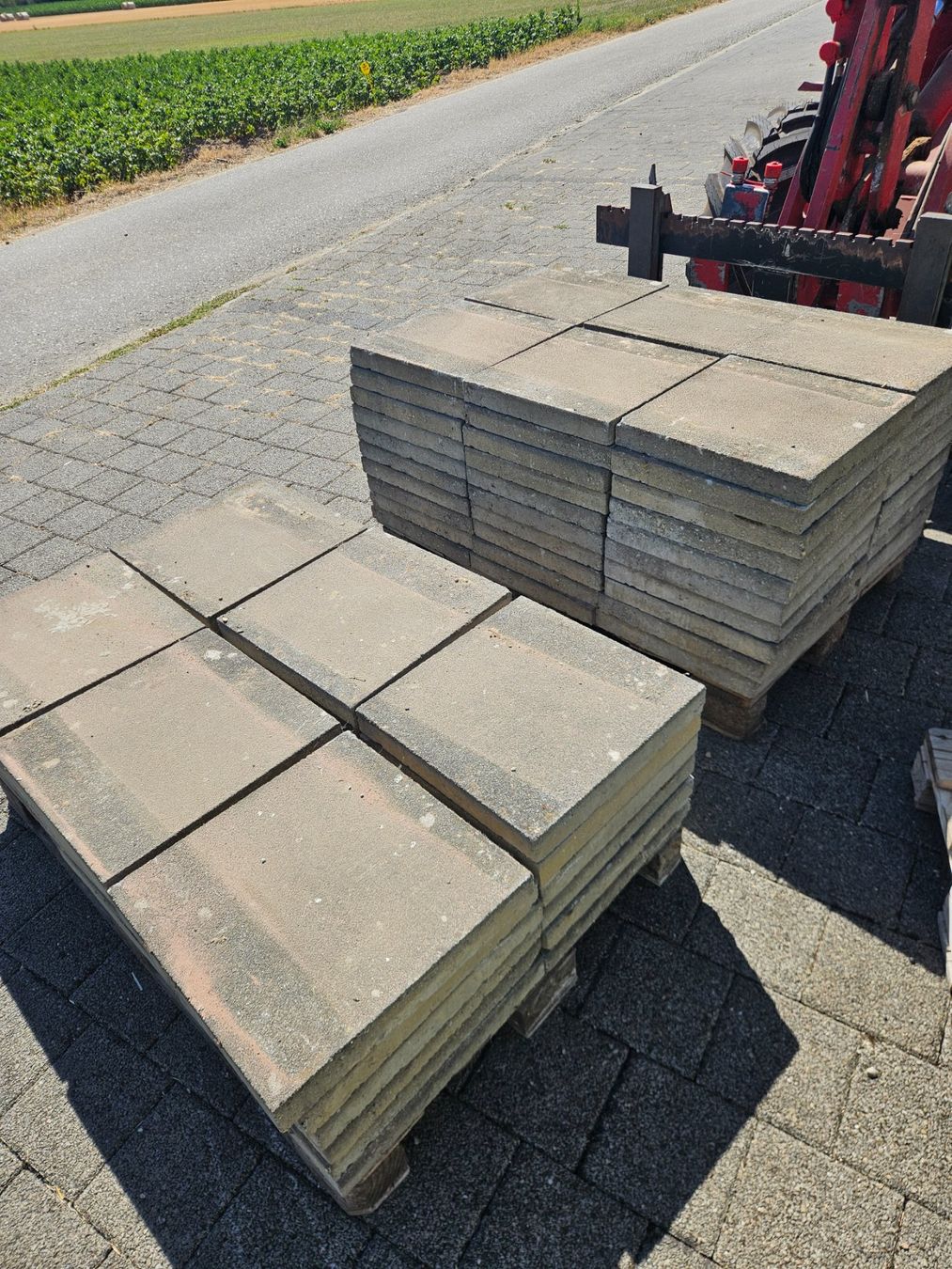 Rivestimenti per pavimenti: Terassenplatten, Gartenplatten, Betonplatten 150 Stk – Usato da Subingen venduto da honigbuur