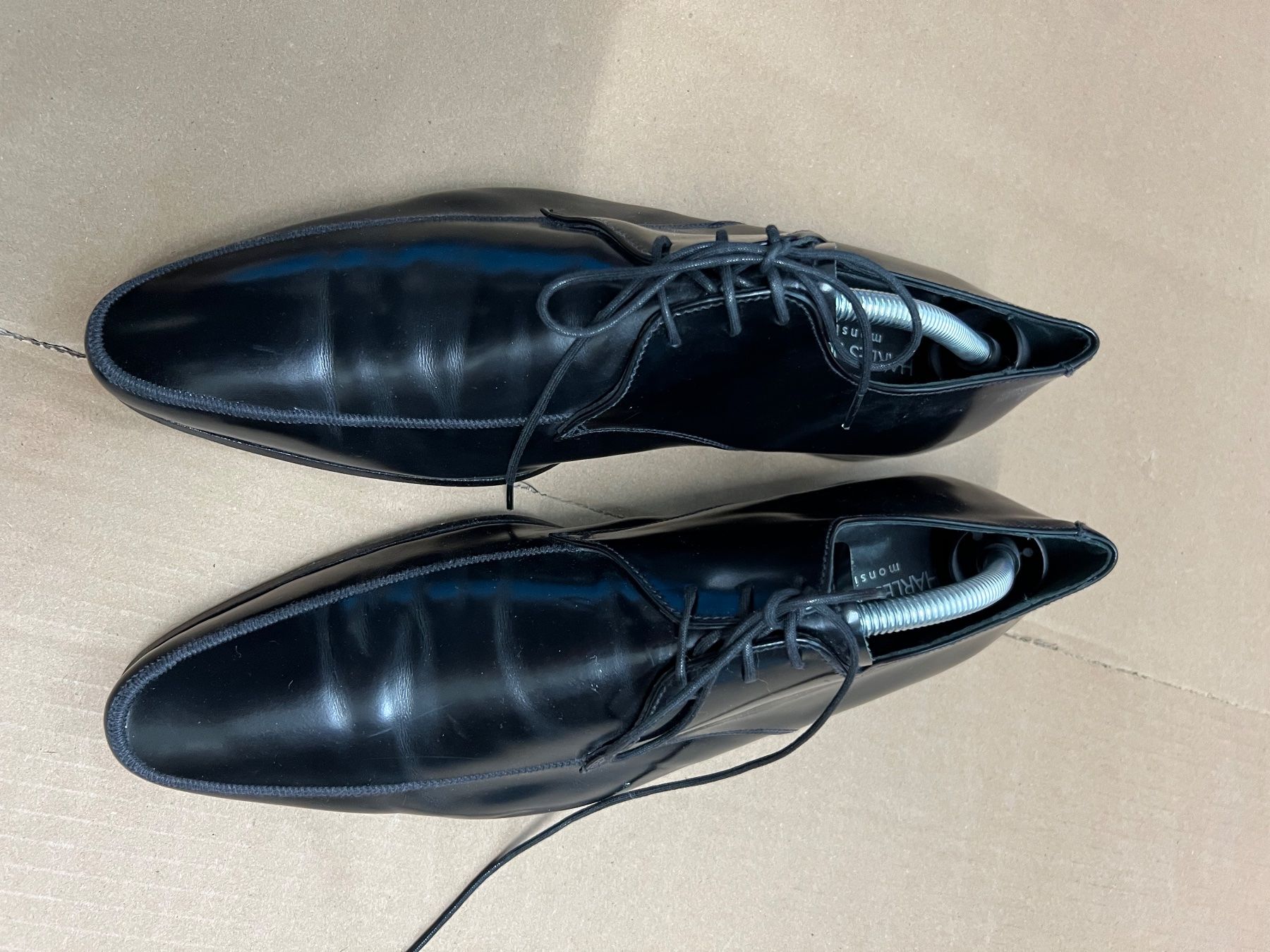 Scarpe da uomo: Paire de chaussures Charles Jourdan 41 – Usato da Basel venduto da La.Bonne.affaire 1