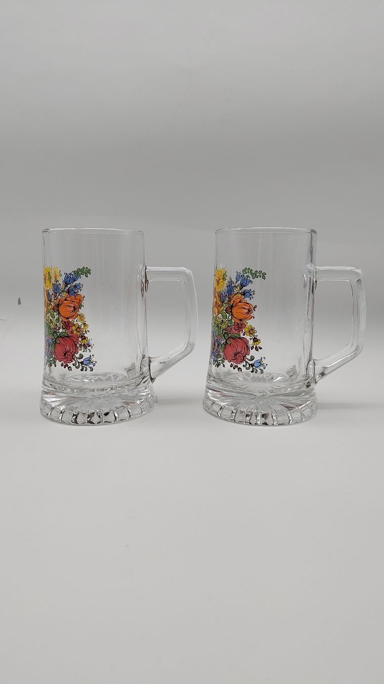 Bicchieri: 2 Bierkrüge Glas mit Blumenmuster – Usato da Dietlikon venduto da VintageStudioZurich 4
