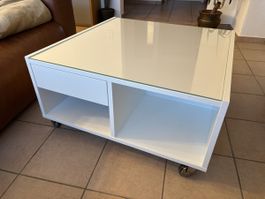 Couchtisch weiss mit Glasplatte und Schublade auf Rollen!
