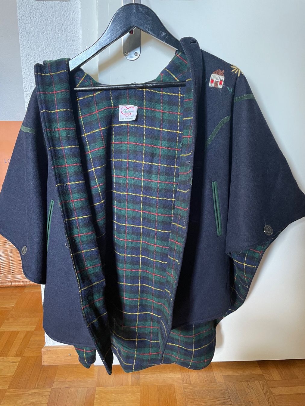 Giacche & Cappotti: Poncho 100% Wolle / Made in Austria – Nuovo (secondo la descrizione) da Küsnacht ZH venduto da Ulla-ZH 1
