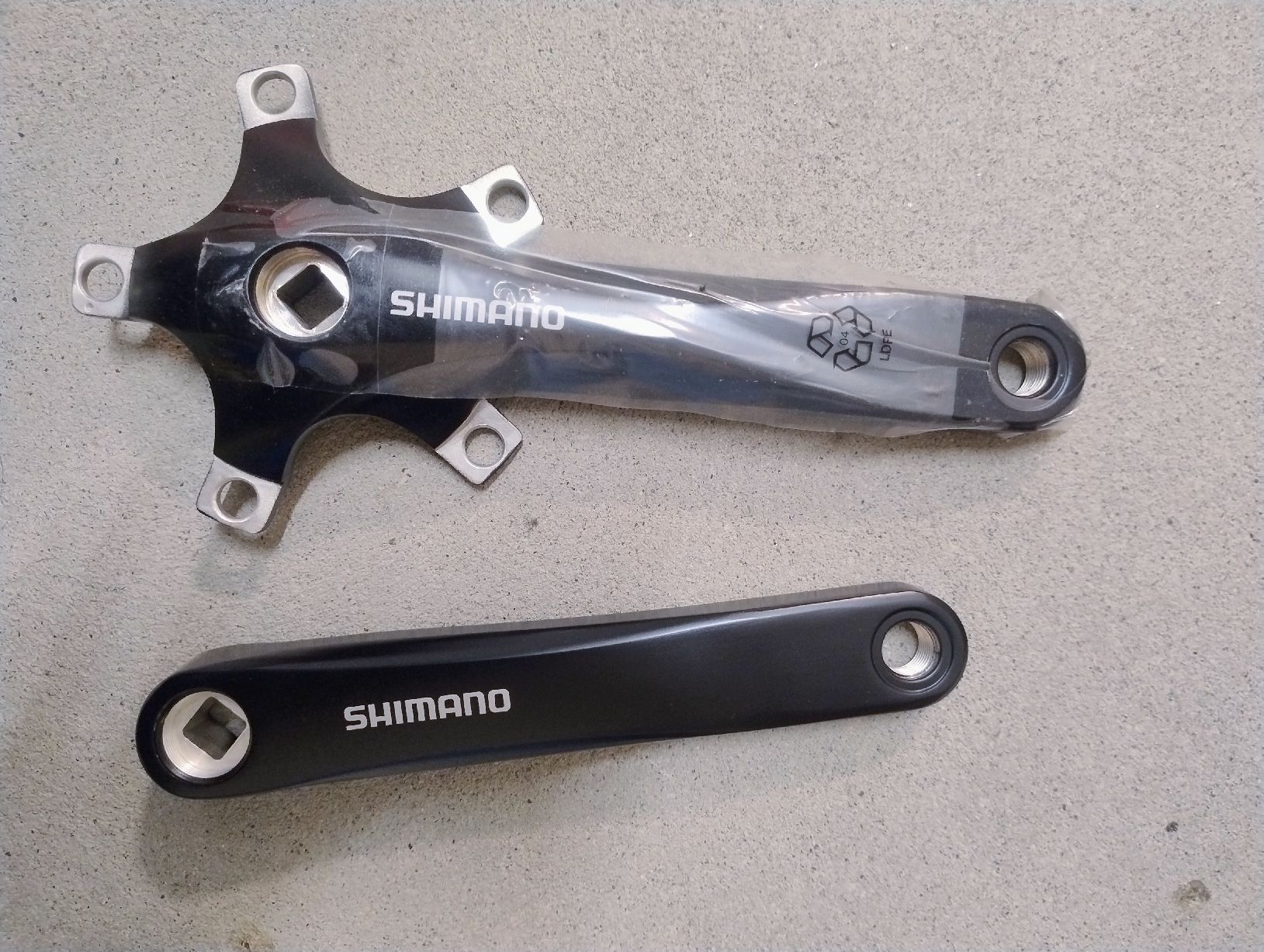 Shimano Ersatzteile: Shimano FC-RS200 Kurbelgarnitur, neu, 175 mm, Top Angebot – Neu und originalverpackt aus Zürich von emr_9xfx