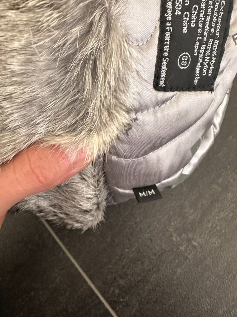 Copricapi, berretti & cappellini: Down Filled Aviator cap with rabbit fur trim – Usato da Dallenwil venduto da ZD2019 4