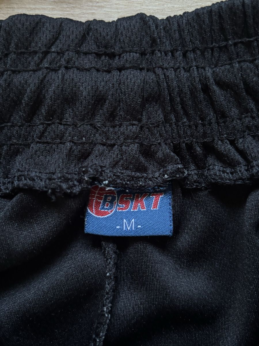 Lots de vêtements: ensemble de Basket Lakers, taille M  – Neuf (Voir description) à Tavannes par callie.mcli 3